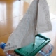 Recycled crafts: how to build a toy catamaran