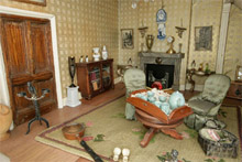 mrs-hibberts-dolls-house-lounge