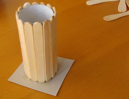 pen-holder-with-popsicle-sticks